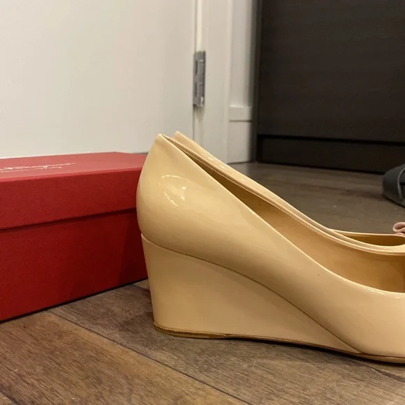 Salvatore Ferragamo nude heels - Picture 4 of 8